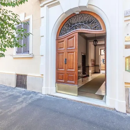 Cami Vatican Apartment-3